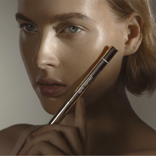 Stylo Correct, a high-coverage, long-lasting concealer, available in 11 shades to enhance all skin tones.